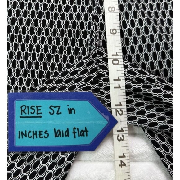 ATTYRE Petite Stretch Pull On Bermuda Shorts W/ Pockets Women's 10P Geometric - Picture 9 of 9